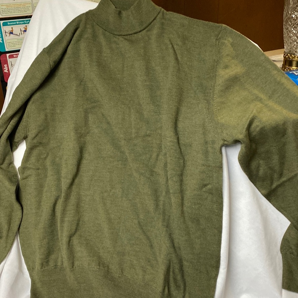 New mens sweater